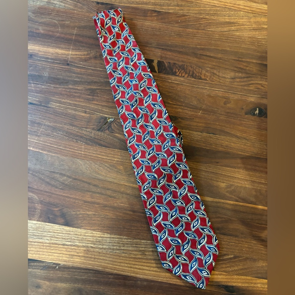 GEOFFREY BEENE SILK TIE